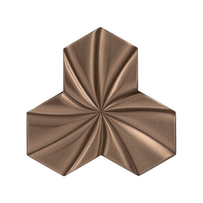 Charge Bronze / 5.5" x 5.75"
